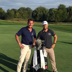 Gregor Biernath mit Golf Pro Gary Woodland